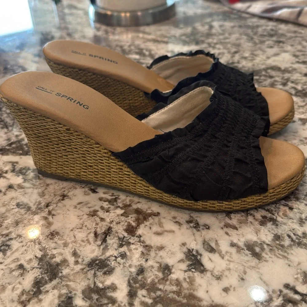Spring brand size 9 black wedge sandal - Picture 2 of 2